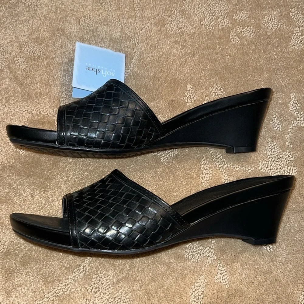 NWT SoftShoe by Medicus Black Slip on Sandal, 11M